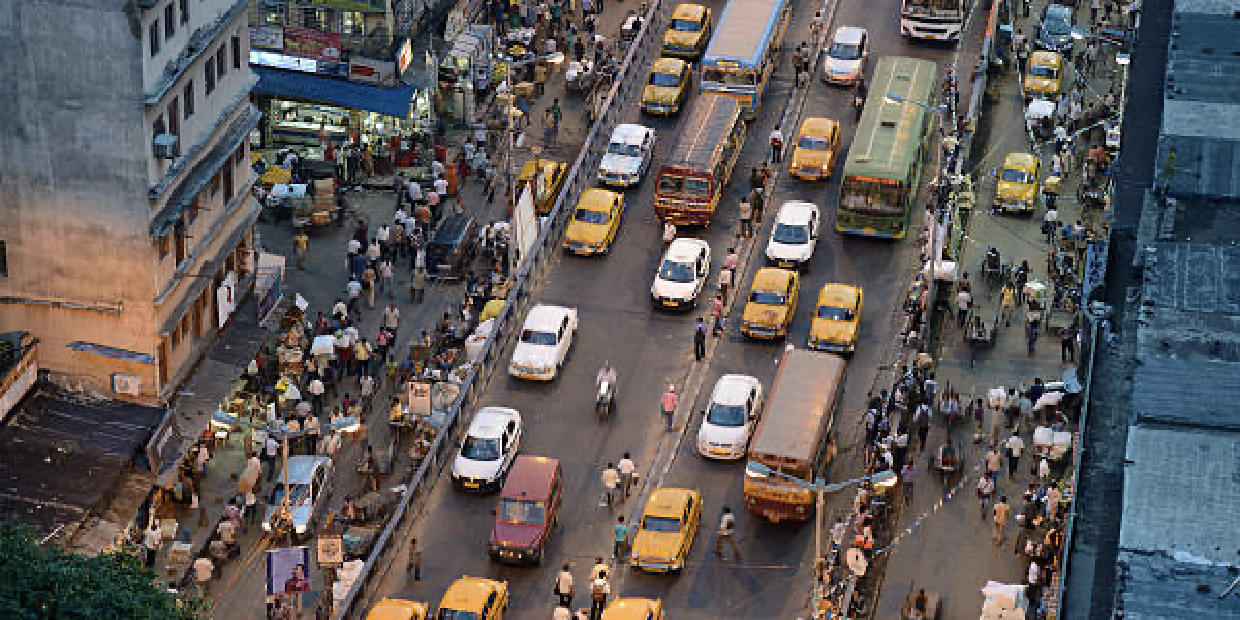 Heavy urban traffic in India highlighting congestion challenges that increase fuel consumption and carbon emissions